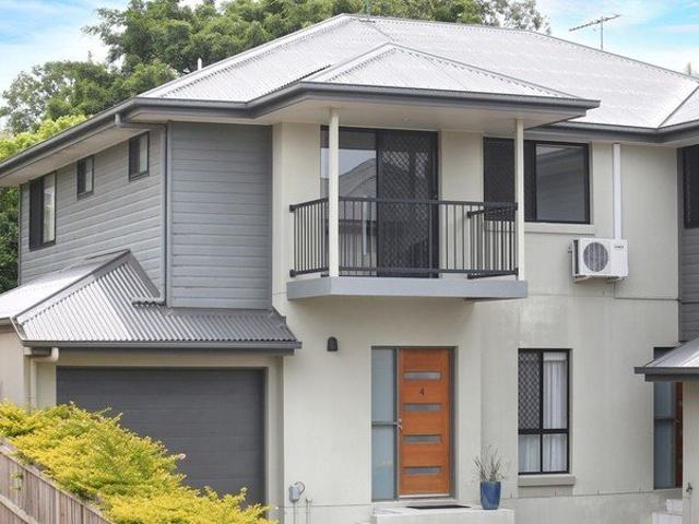 Townhouse for rent in Camp Hill, Greater Brisbane