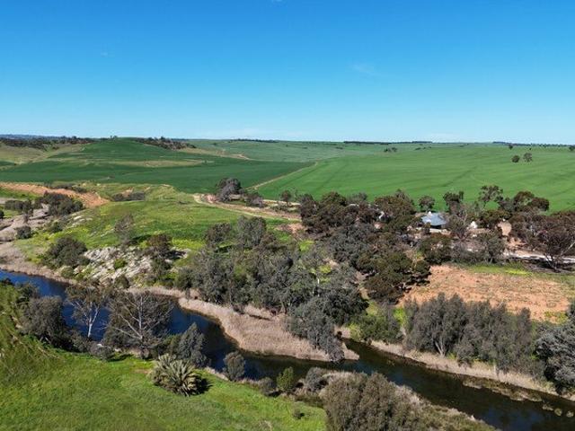 Cottage for sale in Yacka, South Australia