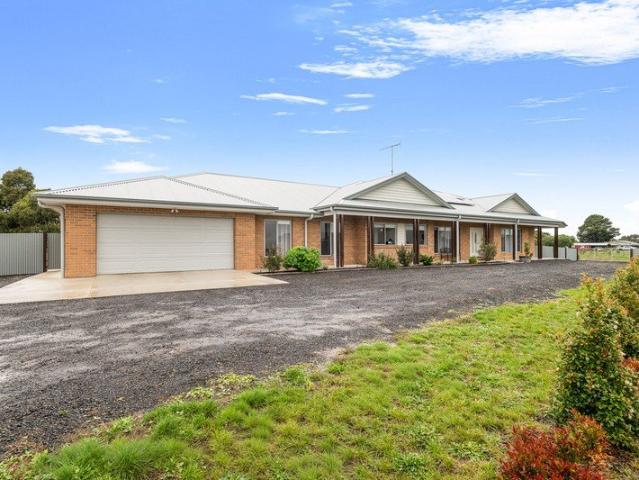 House for sale in Lethbridge, Victoria