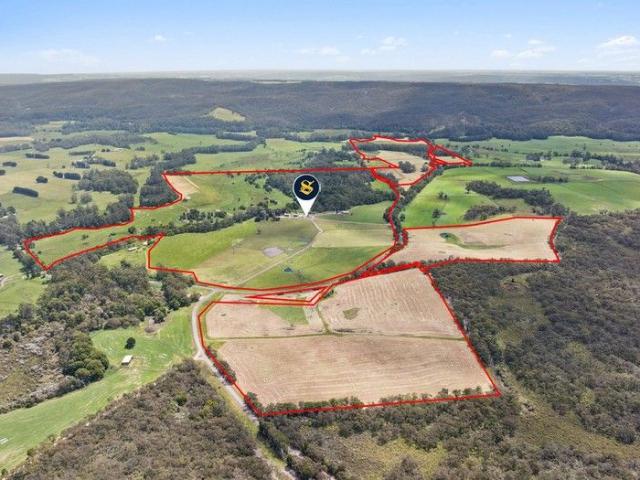 Cottage for sale in Carlisle River, Victoria