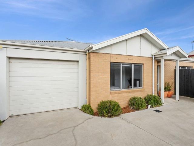 Townhouse for sale in Geelong, Victoria