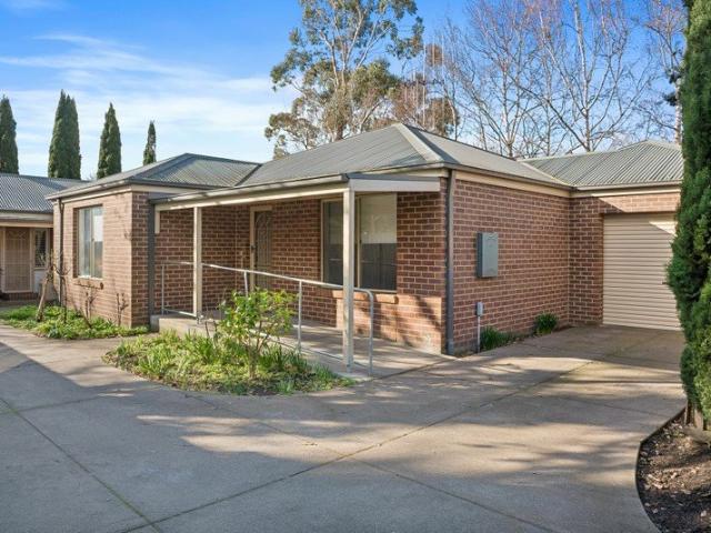 Apartment for sale in Woodend, Victoria