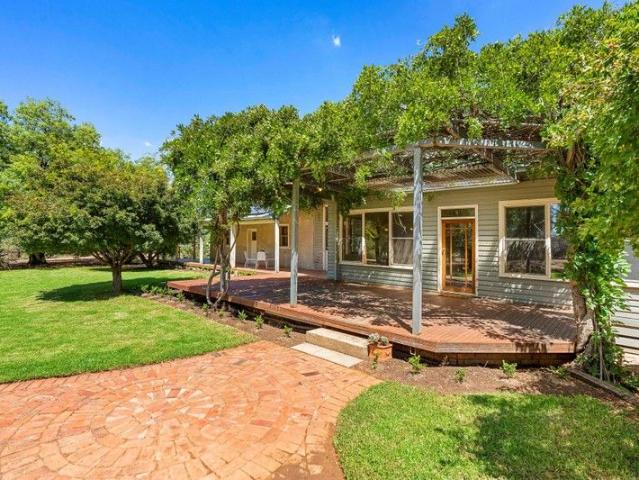 Cottage for sale in Wagga Wagga