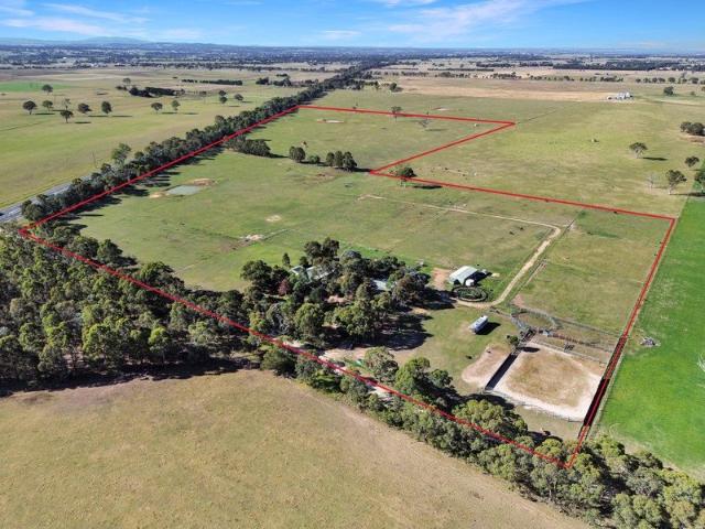 Cottage for sale in Hillside, Bairnsdale