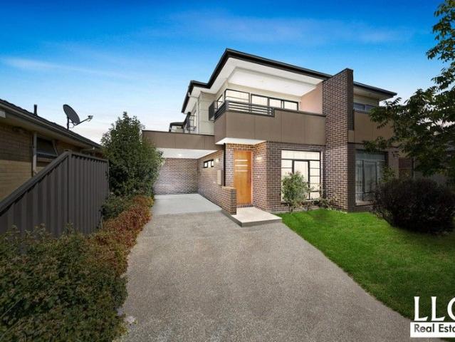 Townhouse for sale in Camerons Creek, Victoria
