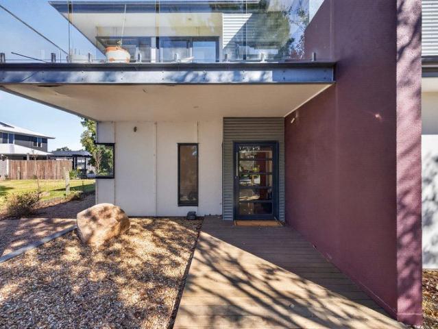 House for sale in Victoria