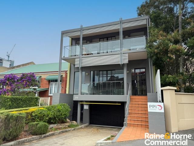 Office for rent in Toombul, Queensland