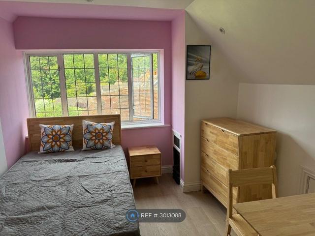 Room for rent in Red Hill, Surrey