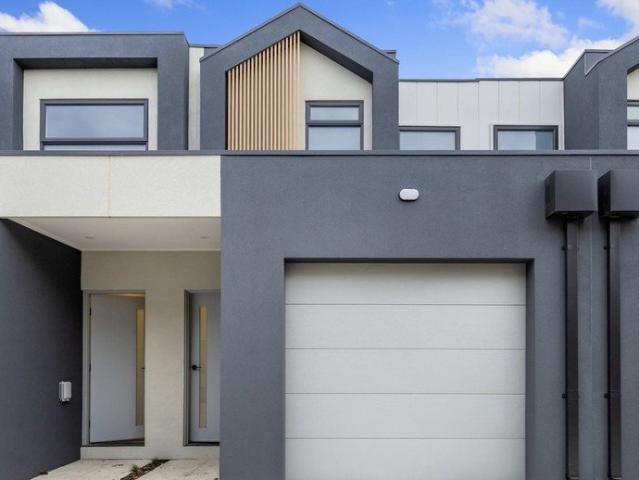 Townhouse for sale in Camerons Creek, Victoria