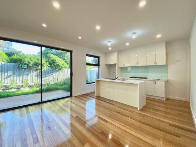 Townhouse for rent in Mount Waverley, Melbourne