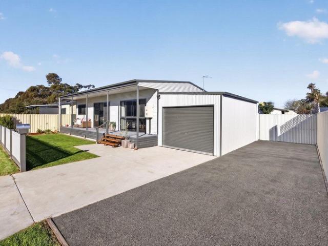 Townhouse for sale in Maffra, Victoria