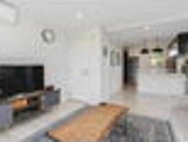 Townhouse for sale in Oakura, Canterbury