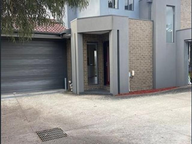 Townhouse for rent in Camerons Creek, Victoria