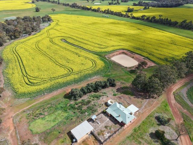 Cottage for sale in Mobrup, Western Australia