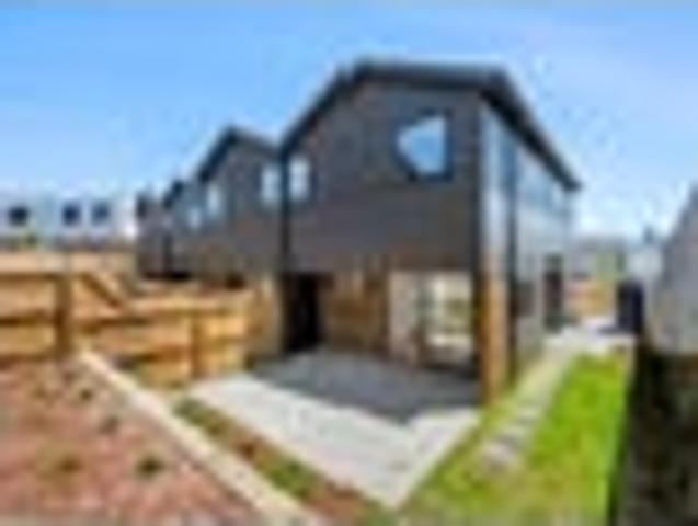 Townhouse for sale in Mount Roskill
