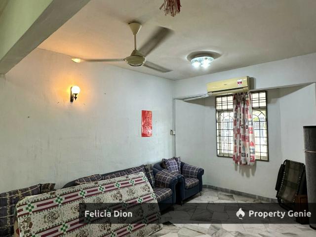 Terraced House for sale in Malaka