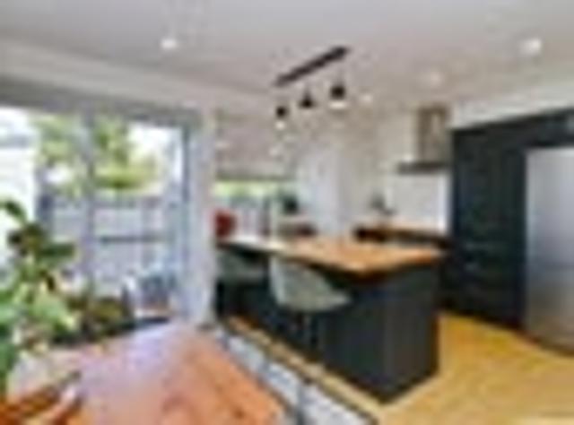 Apartment for sale in Chaslands, Canterbury