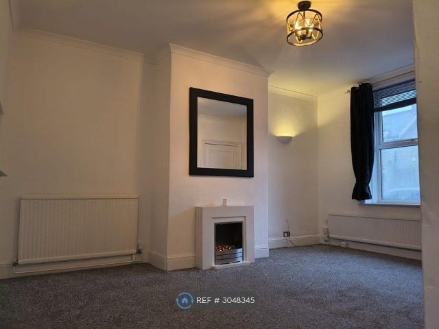 House for rent in Milnsbridge, Kirklees