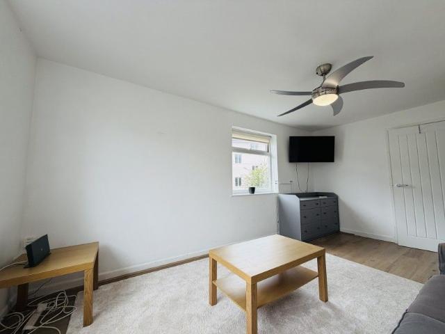 Apartment for rent in Longwood, West Yorkshire