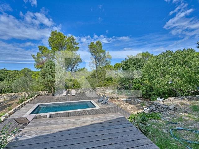 Maison vente à Écusson, Nîmes