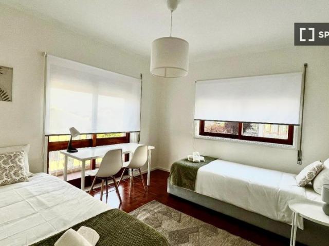 Quarto alugar em Avilhó, Porto