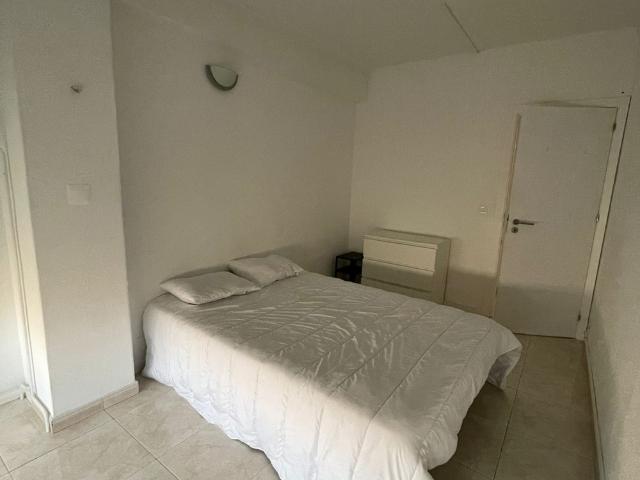 Quarto alugar em Santiago Dos Velhos, Lisboa