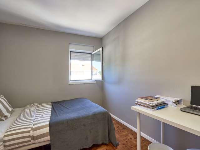 Quarto alugar em Bairro das Amendoeiras, Lisboa
