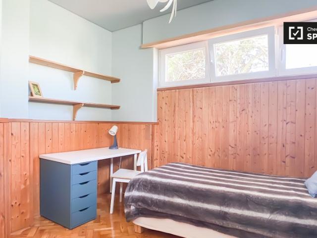 Quarto alugar em Laveiras, Oeiras