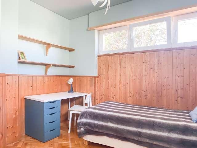 Quarto alugar em Laveiras, Oeiras