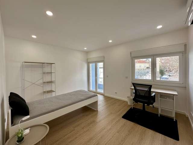 Quarto alugar em Cova da Piedade, Almada