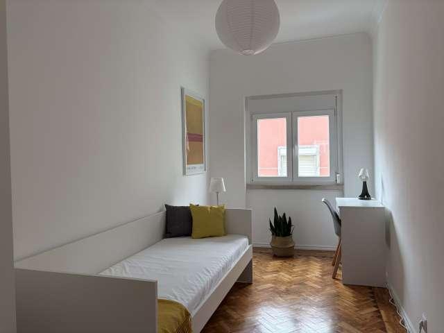 Quarto alugar em Santiago Dos Velhos, Lisboa