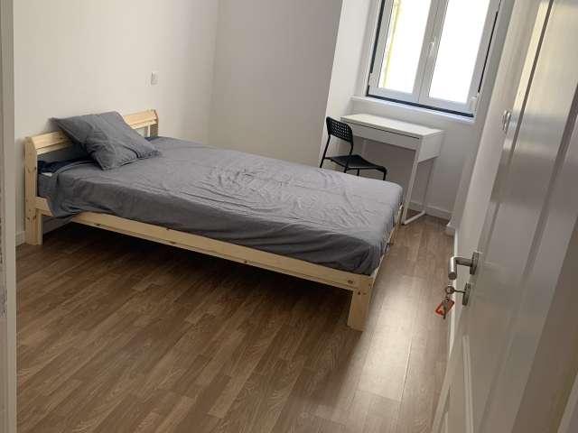 Quarto alugar em Santa Engrácia, Lisboa