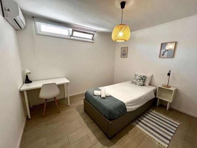 Quarto alugar em Avilhó, Porto