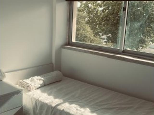 Quarto alugar em Quinta do Janeiro, Almada