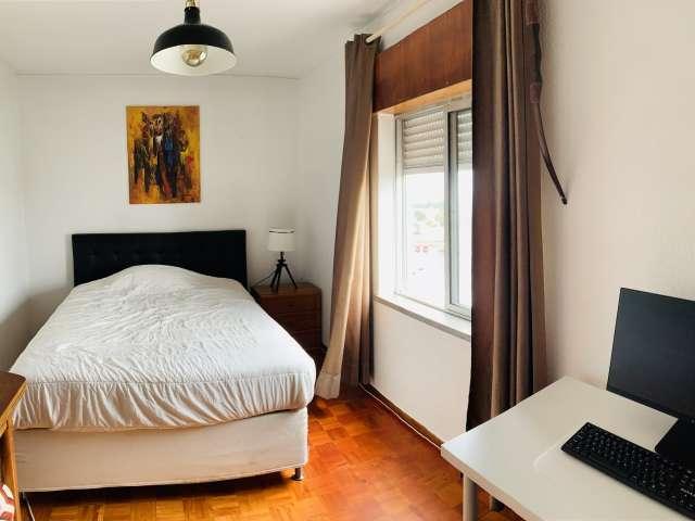 Quarto alugar em Santiago Dos Velhos, Lisboa