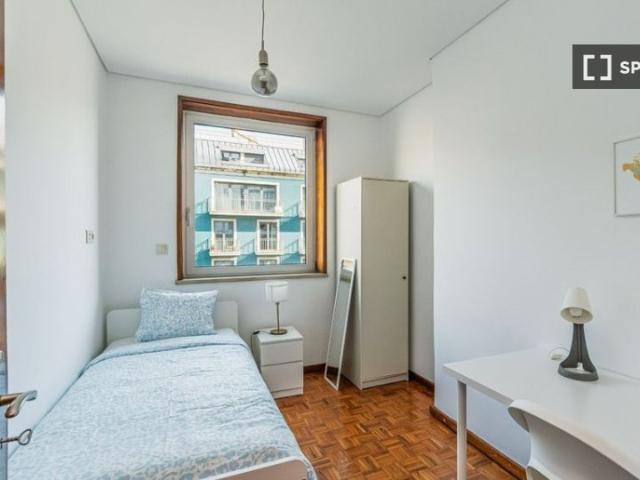 Quarto alugar em Quinta do Gama, Porto