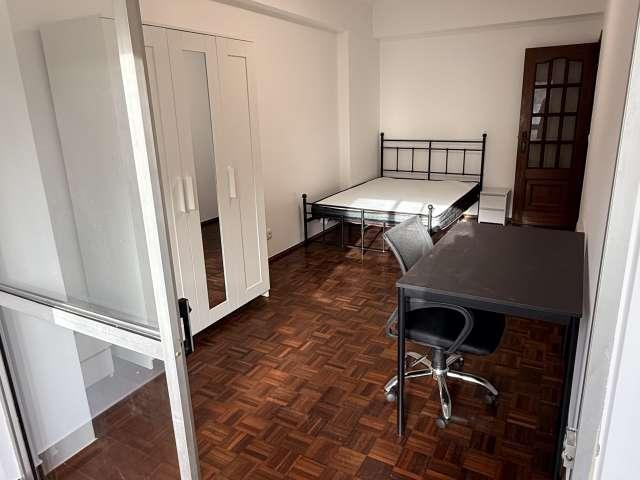 Quarto alugar em Ramalha, Almada