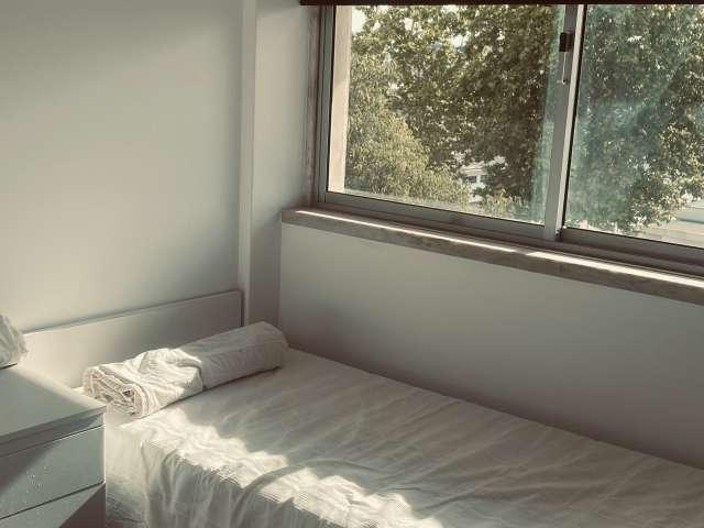Quarto alugar em Quinta do Janeiro, Almada