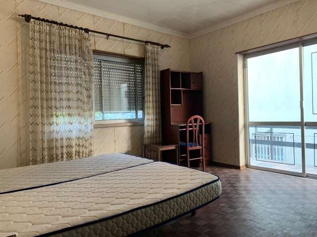 Quarto alugar em Almada, Setúbal