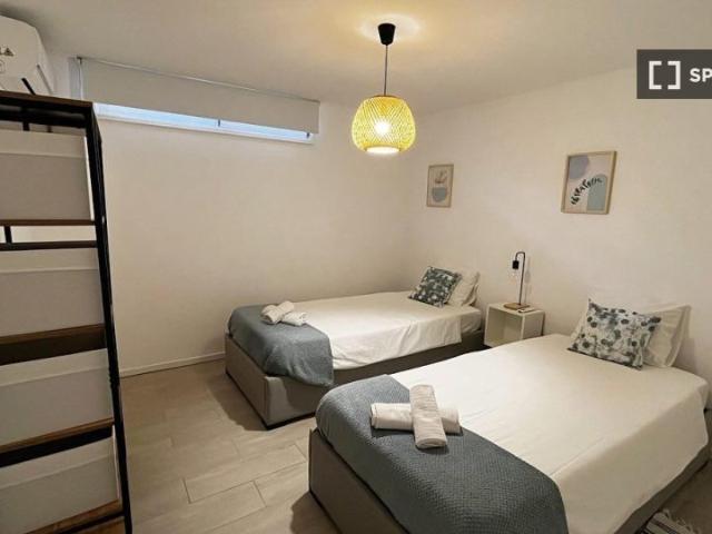 Quarto alugar em Avilhó, Porto