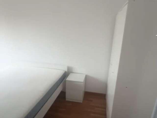 Quarto alugar em Massamá, Massamá e Monte Abraão