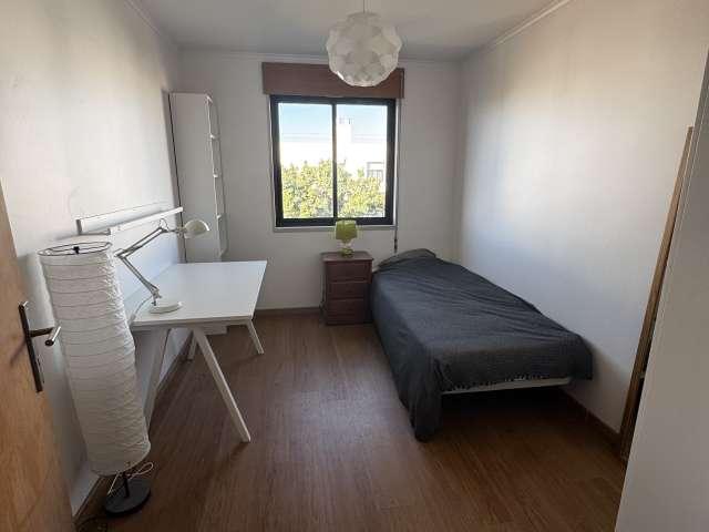 Quarto alugar em Santa Clara, Lisboa