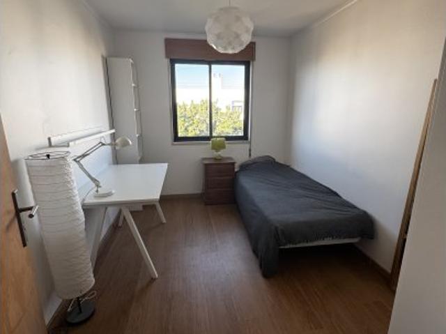 Quarto alugar em Santa Clara, Lisboa