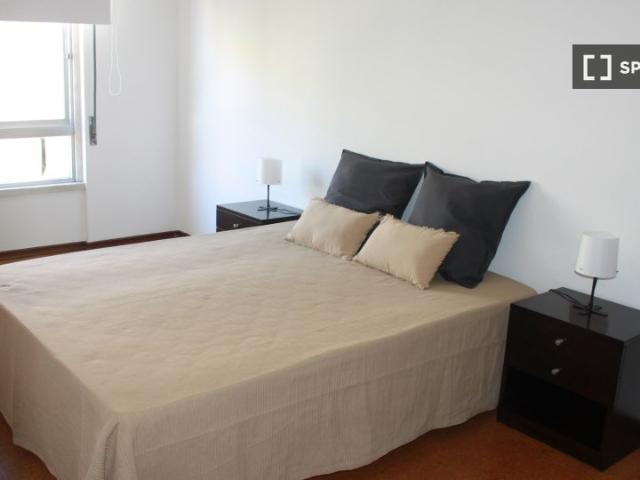 Quarto alugar em Santiago Dos Velhos, Lisboa