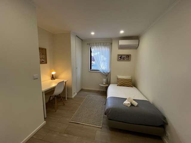 Quarto alugar em Avilhó, Porto
