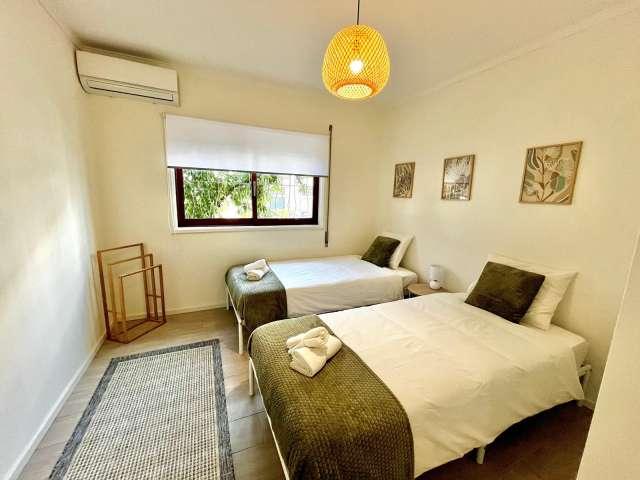 Quarto alugar em Avilhó, Porto