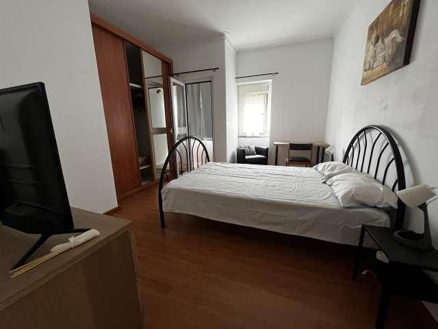 Quarto alugar em Mem Martins, Algueirão-Mem Martins