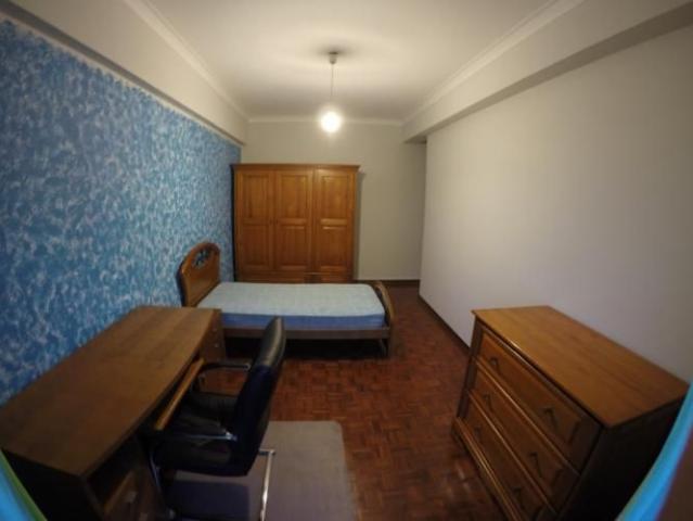 Quarto alugar em Raposeira, Almada