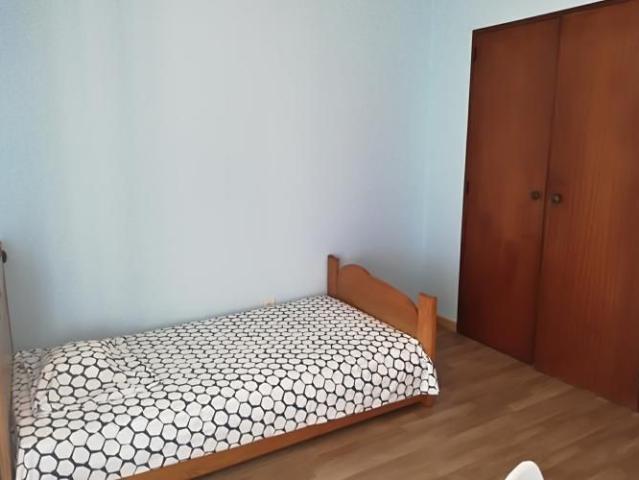 Quarto alugar em Área Residencial de Capuchos, Funchalinho, Casas Velhas, Pilotos, Vila Nova de Caparica, Casalinho, Almada