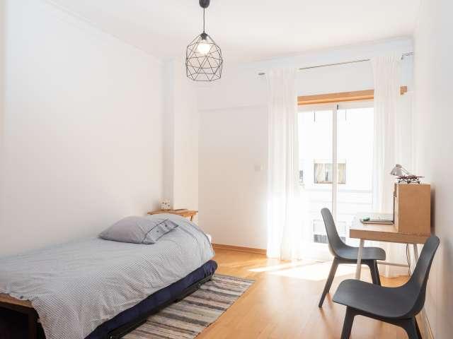 Quarto alugar em Santo António da Caparica, Almada